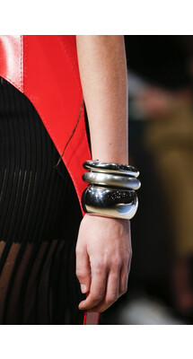 Details Alexander McQueen Fall 2018 Ready-to-Wear , Александр Маккуин осень зима 2018 , Fashion show , неделя моды в Париже , FW , PFW , Mainstyles