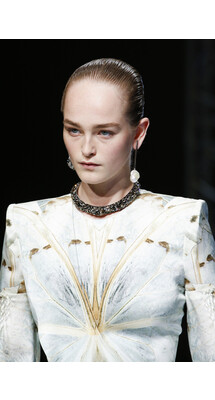 Details Alexander McQueen Fall 2018 Ready-to-Wear , Александр Маккуин осень зима 2018 , Fashion show , неделя моды в Париже , FW , PFW , Mainstyles