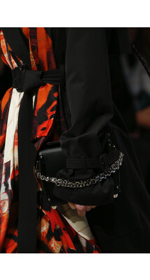 Details Alexander McQueen Fall 2018 Ready-to-Wear , Александр Маккуин осень зима 2018 , Fashion show , неделя моды в Париже , FW , PFW , Mainstyles