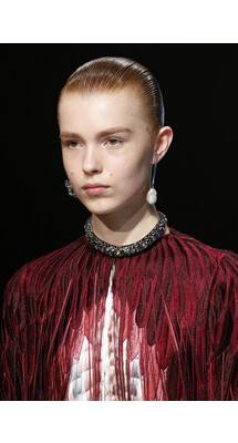 Details Alexander McQueen Fall 2018 Ready-to-Wear , Александр Маккуин осень зима 2018 , Fashion show , неделя моды в Париже , FW , PFW , Mainstyles