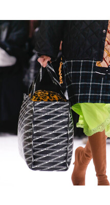 Details Balenciaga Fall 2018 Ready-to-Wear , Детали коллекции Баленсиага осень зима 2018 , Fashion show , неделя моды в Париже , PFW , Paris Fashion Week , Mainstyles