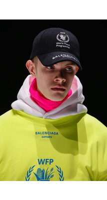 Details Balenciaga Fall 2018 Ready-to-Wear , Детали коллекции Баленсиага осень зима 2018 , Fashion show , неделя моды в Париже , PFW , Paris Fashion Week , Mainstyles