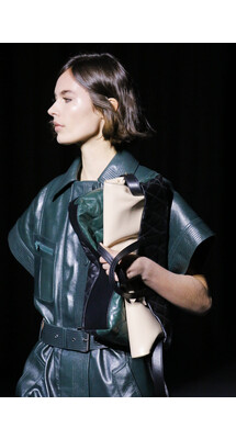 Details Givenchy Fall 2018 Ready-to-Wear , Детали коллекции Живанши осень зима 2018 , Fashion show , неделя моды в Париже , PFW , Paris Fashion Week , Mainstyles