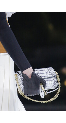 Details Louis Vuitton Fall 2018 Ready-to-Wear , Луи Витон осень зима 2018 , LV , LVMH ,Fashion show , неделя моды в Париже , FW , PFW , Mainstyles