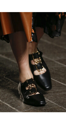 Details collections Mary Katrantzou Fall 2018 Ready-to-Wear , Детали коллекции Мэри Катранзу осень зима 2018 , Fashion show , неделя моды в Лондане , LFW , Mainstyles