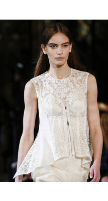 Details Stella McCartney Fall 2018 Ready-to-Wear , Стелла Маккартниосень зима 2018 , Fashion show , неделя моды в Париже , FW , PFW , Mainstyles