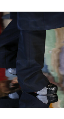 Details Stella McCartney Fall 2018 Ready-to-Wear , Стелла Маккартниосень зима 2018 , Fashion show , неделя моды в Париже , FW , PFW , Mainstyles