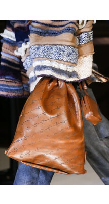 Details Stella McCartney Fall 2018 Ready-to-Wear , Стелла Маккартниосень зима 2018 , Fashion show , неделя моды в Париже , FW , PFW , Mainstyles