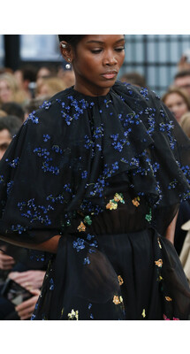 Details Valentino Fall 2018 Ready-to-Wear , Детали коллекции Валентино осень зима 2018 , Fashion show , неделя моды в Париже , PFW , Paris Fashion Week , Mainstyles