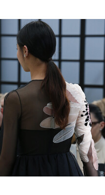 Details Valentino Fall 2018 Ready-to-Wear , Детали коллекции Валентино осень зима 2018 , Fashion show , неделя моды в Париже , PFW , Paris Fashion Week , Mainstyles