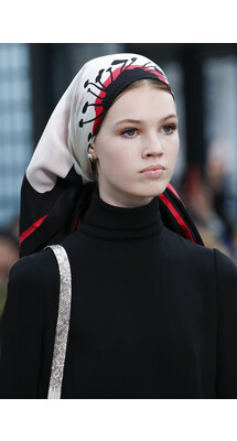 Details Valentino Fall 2018 Ready-to-Wear , Детали коллекции Валентино осень зима 2018 , Fashion show , неделя моды в Париже , PFW , Paris Fashion Week , Mainstyles