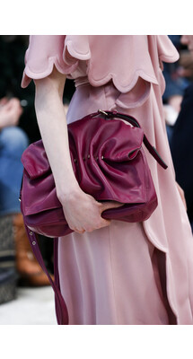 Details Valentino Fall 2018 Ready-to-Wear , Детали коллекции Валентино осень зима 2018 , Fashion show , неделя моды в Париже , PFW , Paris Fashion Week , Mainstyles