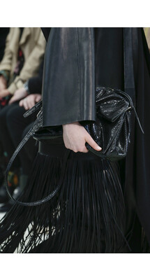 Details Valentino Fall 2018 Ready-to-Wear , Детали коллекции Валентино осень зима 2018 , Fashion show , неделя моды в Париже , PFW , Paris Fashion Week , Mainstyles
