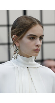 Details Valentino Fall 2018 Ready-to-Wear , Детали коллекции Валентино осень зима 2018 , Fashion show , неделя моды в Париже , PFW , Paris Fashion Week , Mainstyles