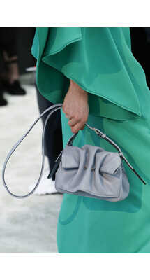 Details Valentino Fall 2018 Ready-to-Wear , Детали коллекции Валентино осень зима 2018 , Fashion show , неделя моды в Париже , PFW , Paris Fashion Week , Mainstyles