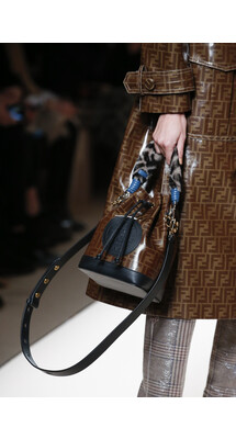 Details Fendi Fall 2018 Ready-to-Wear , Детали показа Фенди осень зима 2018 , Fashion show , неделя моды в Милане , MFW , Mainstyles