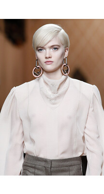 Details Fendi Fall 2018 Ready-to-Wear , Детали показа Фенди осень зима 2018 , Fashion show , неделя моды в Милане , MFW , Mainstyles