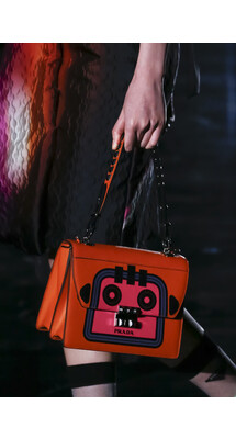 Details_Prada_Fall_2018_Mainstyles_09