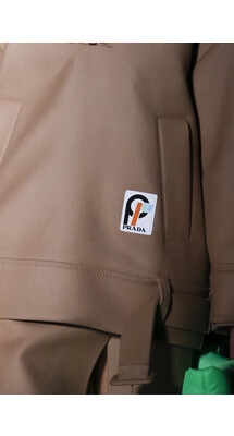 Details_Prada_Fall_2018_Mainstyles_23