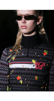 Details_Prada_Fall_2018_Mainstyles_32