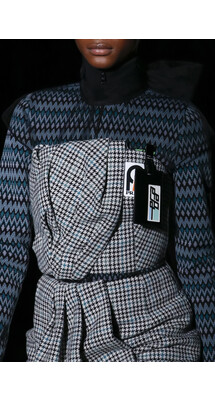 Details_Prada_Fall_2018_Mainstyles_34