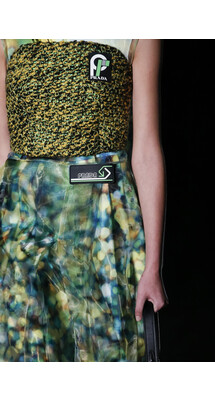 Details_Prada_Fall_2018_Mainstyles_60