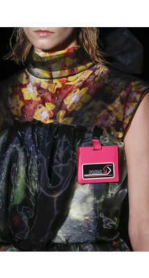 Details_Prada_Fall_2018_Mainstyles_62