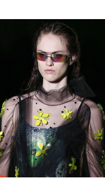 Details_Prada_Fall_2018_Mainstyles_71