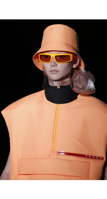 Details_Prada_Fall_2018_Mainstyles_85