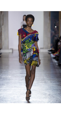 Versace Fall 2018 Ready-to-Wear , Версаче осень зима 2018 , Fashion show , неделя моды в Милане , MFW , Mainstyles