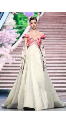 Валентин Юдашкин Высокая мода весна-лето 2018«Русский театр» 8 марта Valentin Yudashkin Haute Couture Spring 2018 Mainstyle Mainstyles