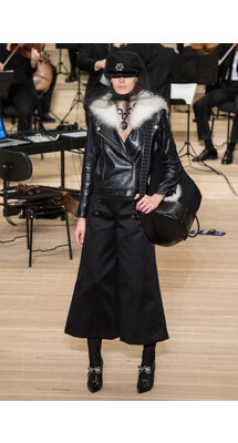 Chanel metiers d’art Pre-fall 2018 Коллекция Chanel Pre-fall 2018 Mainstyle Mainstyles