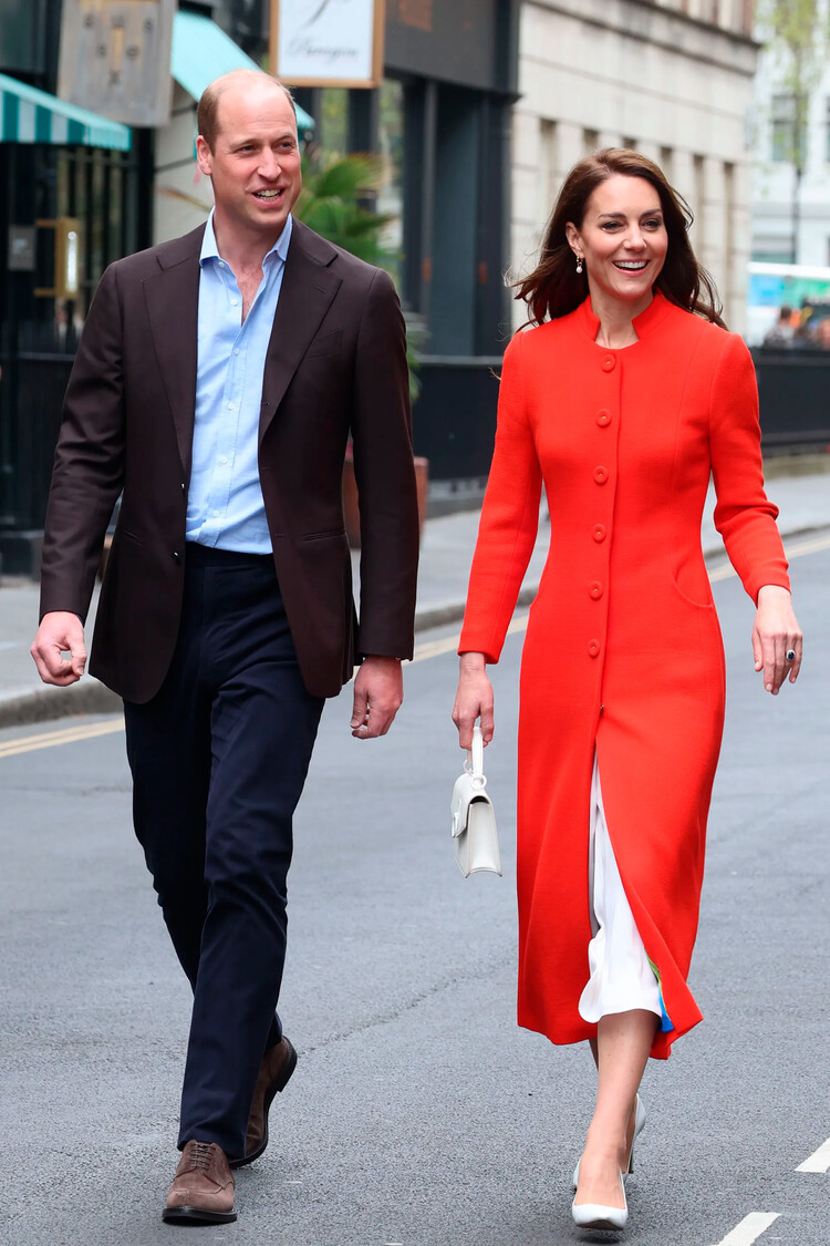 Кейт Миддлтон и принц Уильям&nbsp;прибывают в паб Dog &amp; Duck