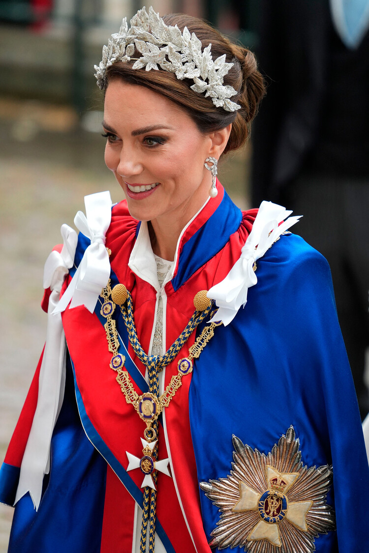 Кейт Миддлтон надела ожерелье Елизаветы II и серьги принцессы Дианы на коронацию Карла III