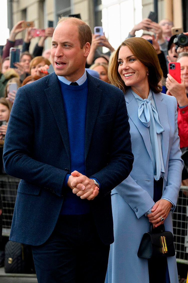 Уильям, принц Уэльский и Кэтрин, принцесса Уэльская во время визита в Каррикфергус 6 октября 2022 года, Северная Ирландия
