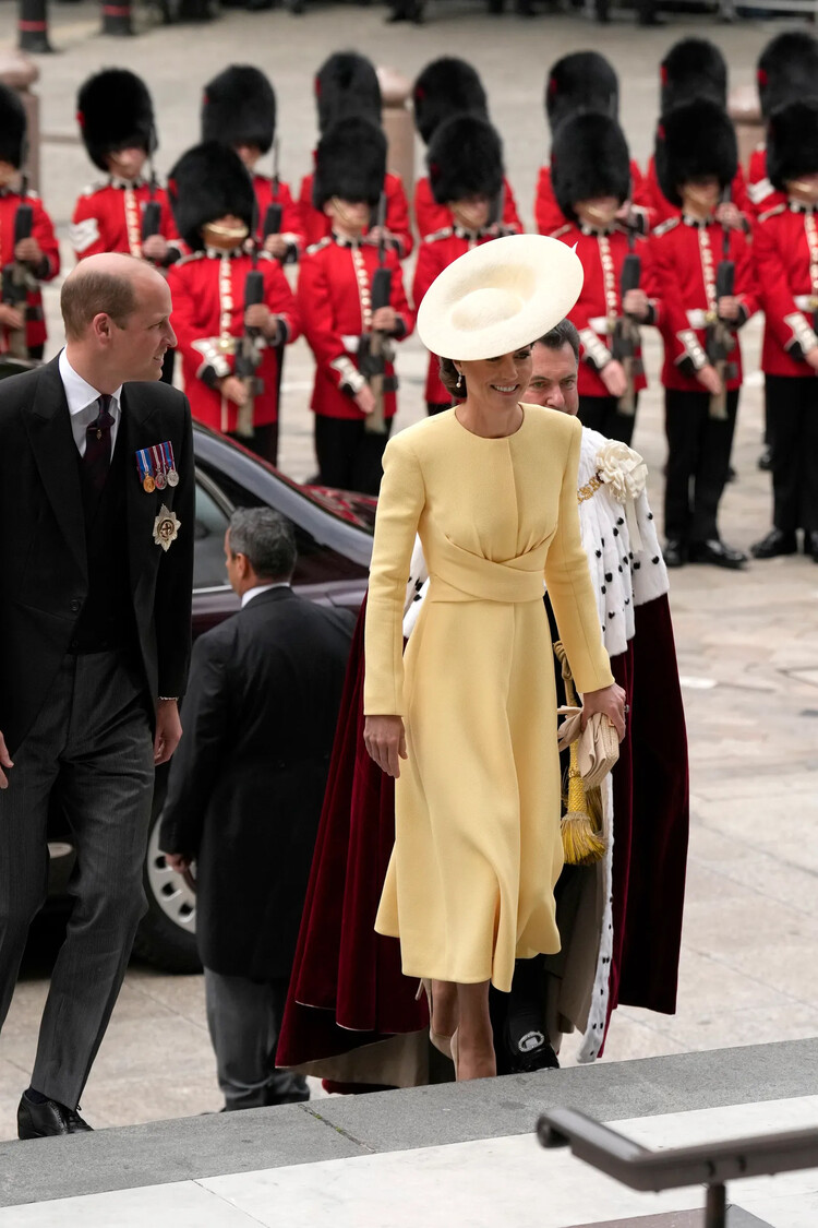 Принц Уильям и Кейт Миддлтон&nbsp;прибыли на церковную службу с королевской семьёй, 2022