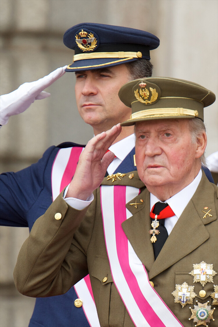Принц Испании Фелипе (слева) и король Испании Хуан Карлос (справа)