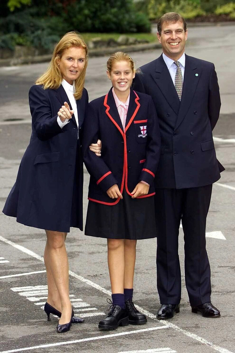 Сара Фергюсон и принц Эндрю с дочерью принцессой Беатрис