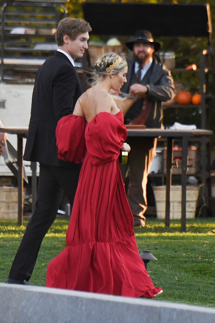 Сиенна Миллер и Эшли Олсен были лучшими гостями на свадьбе Дженнифер Лоуренс
