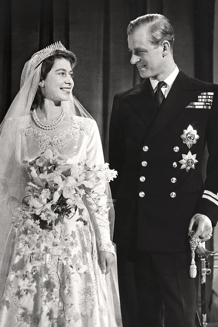 Елизавета II и принц Филипп в день их свадьбы 20 ноября 1947