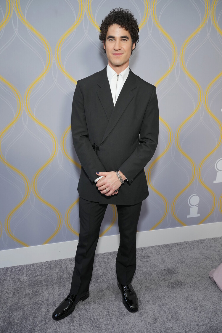 Даррен Крисс в Givenchy Tony Awards 2022