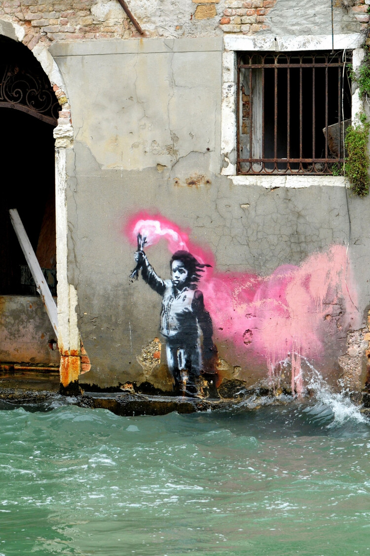 В Венеции почти затоплено граффити Бэнкси 