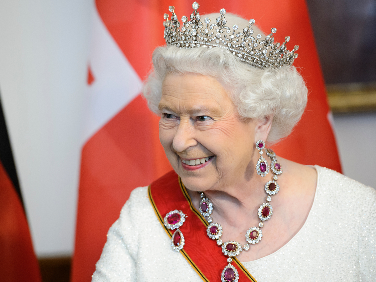 Что может делать королева великобритании. 