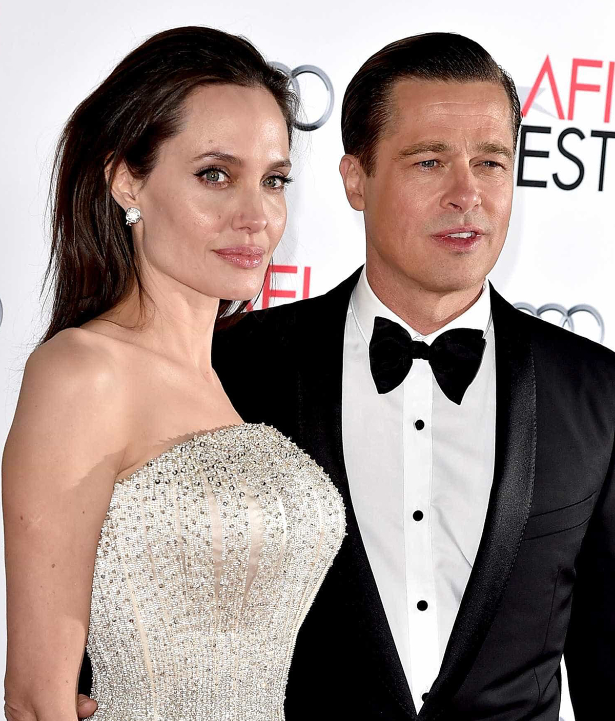 Анджелина Джоли оспорит решение суда, по которому Брэд Питт получил совместную опеку над детьми