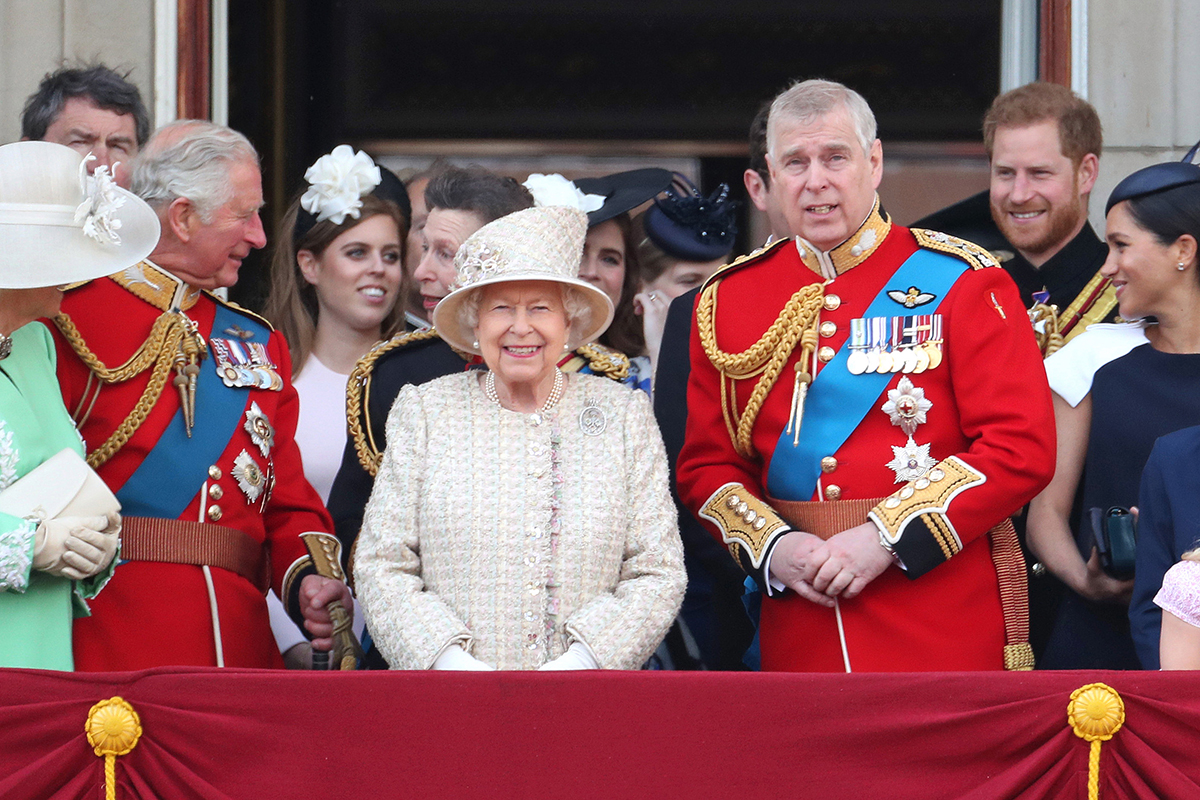 Королевская семья парад