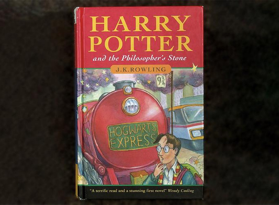 Гарри Поттер продаёт первое издание «Гарри Поттера» за 40 000 долларов