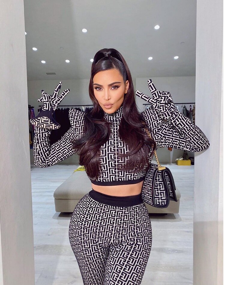 Kim_Kardashian_otpiska_01_Mainstyles.jpg