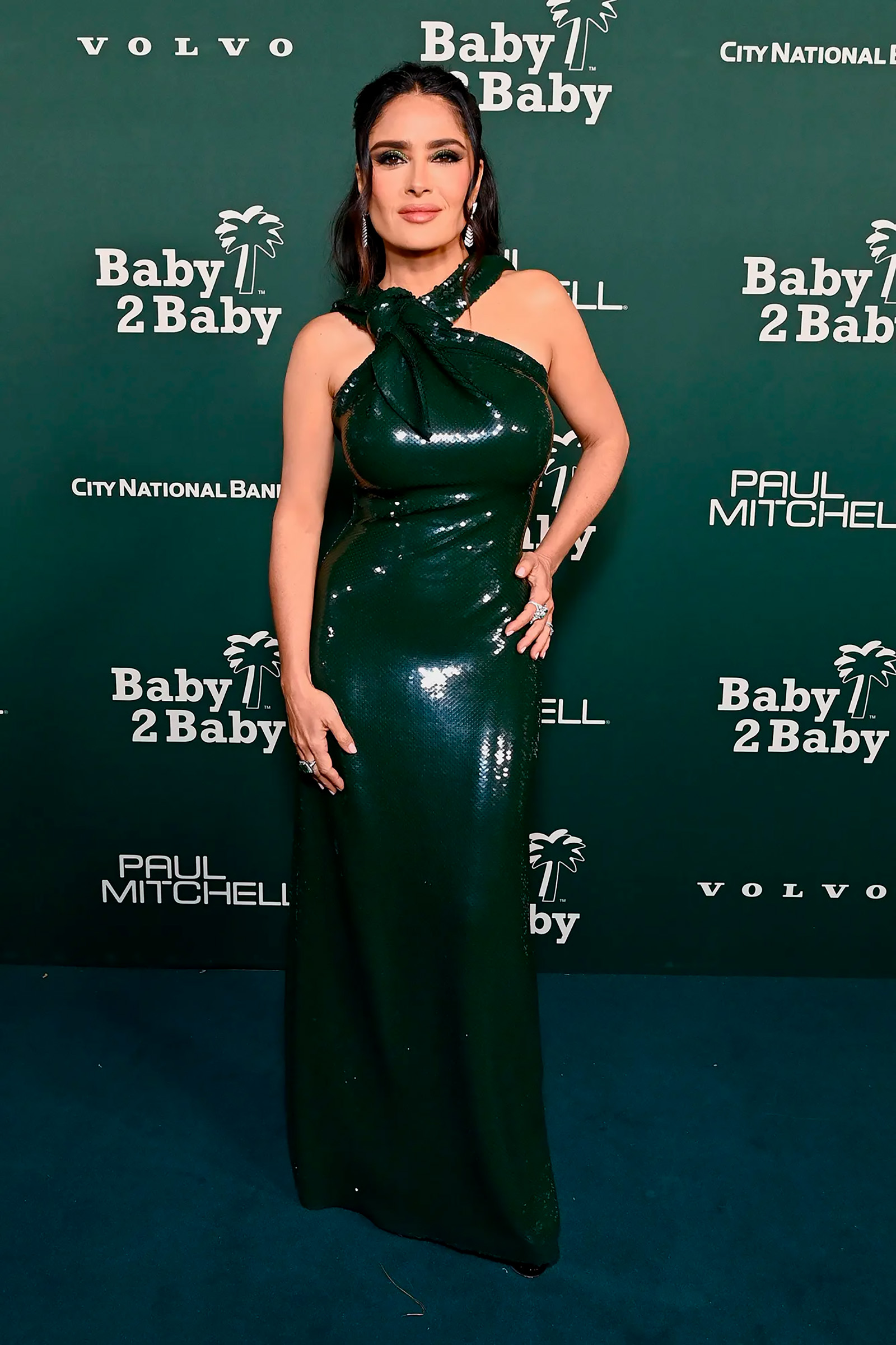 Сальма Хайек теңізде жалаңаш