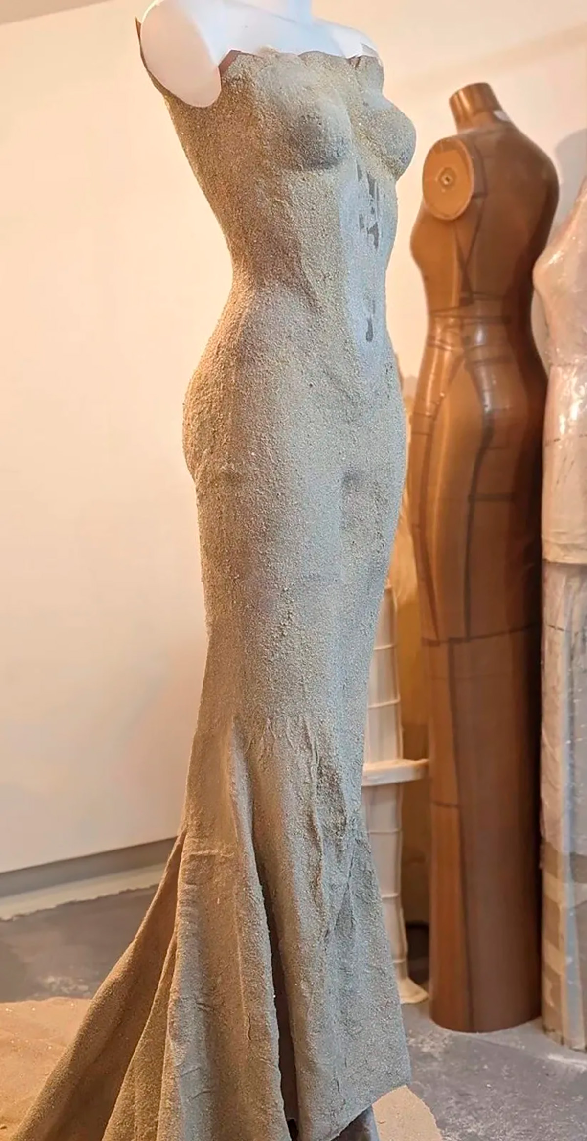 Платье Balmain из песка