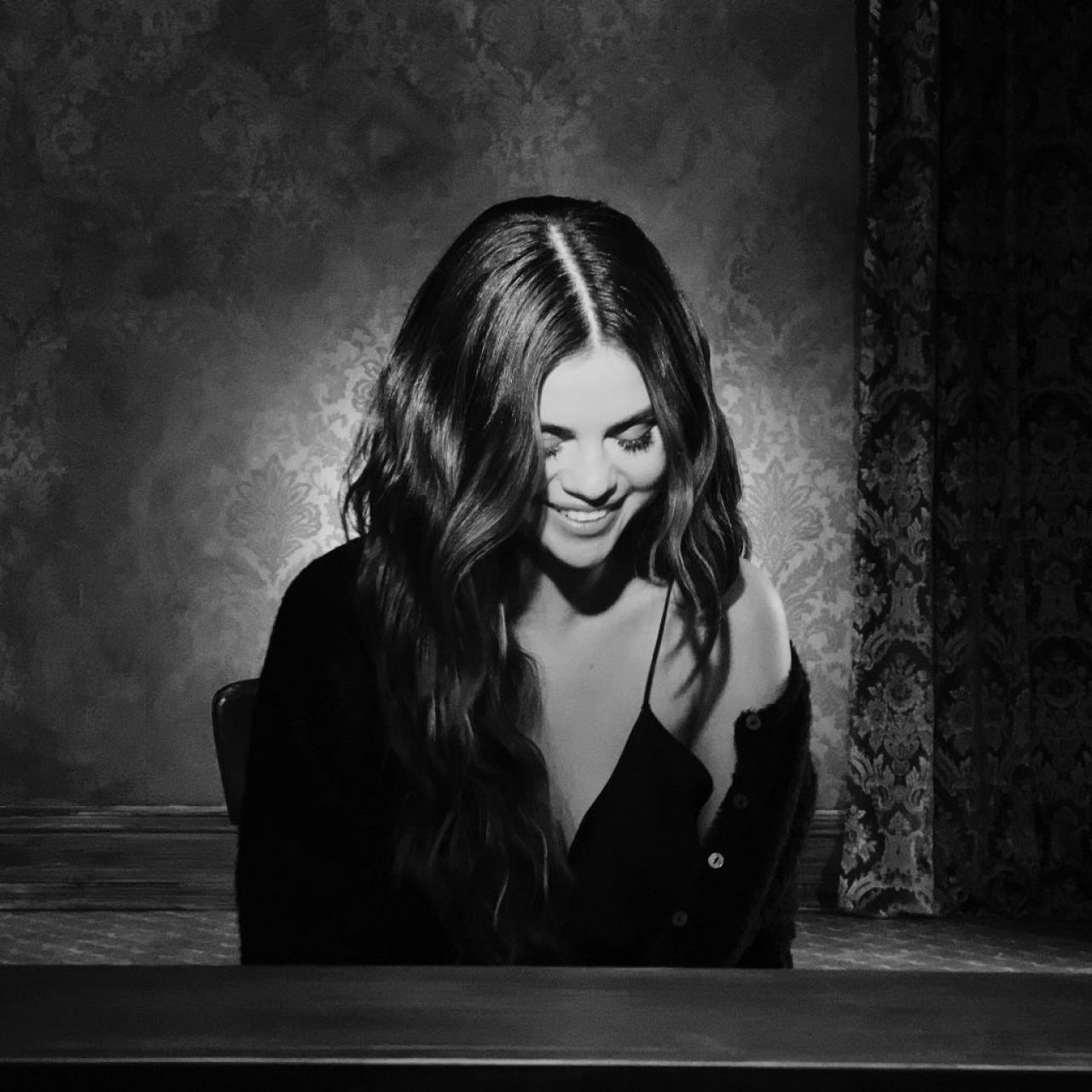 Selena Gomes Snyala Klip Na Iphone Mainstyles Ru